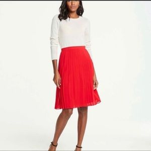 ❤️ Red Pleated Ann Taylor Skirt ❤️